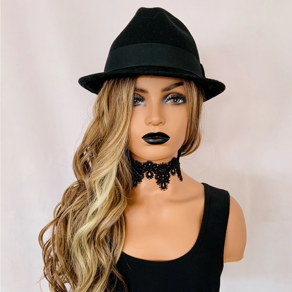 Absolutely Gorgeous 28” Ash Blonde Mix Premium Fiber Lace Front TPart Wig! - Picture 16 of 16